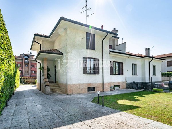 casa indipendente in vendita a Caronno Pertusella