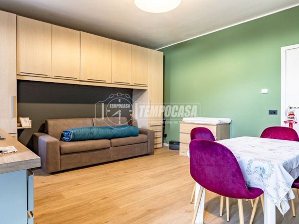 appartamento in vendita a Caronno Pertusella