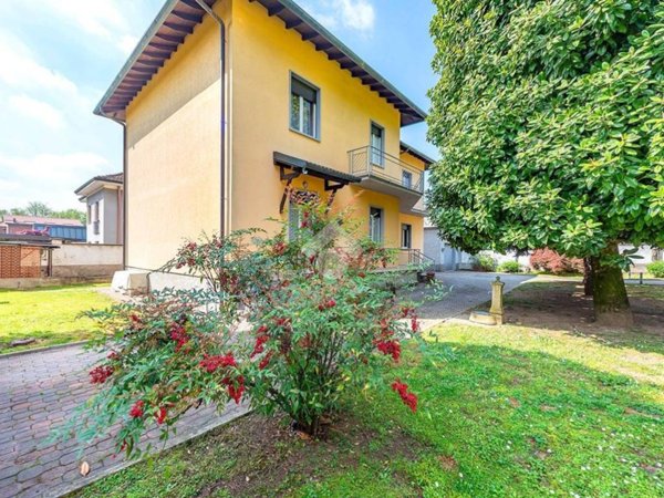 casa indipendente in vendita a Caronno Pertusella