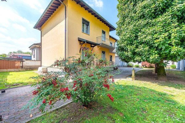 appartamento in vendita a Caronno Pertusella