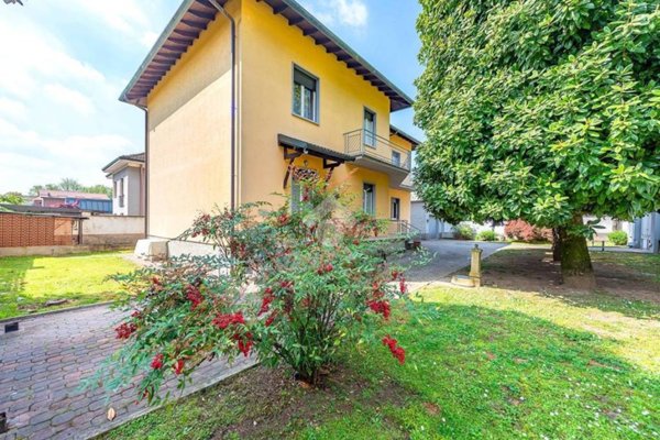 casa indipendente in vendita a Caronno Pertusella
