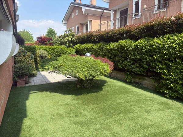 appartamento in vendita a Caronno Pertusella