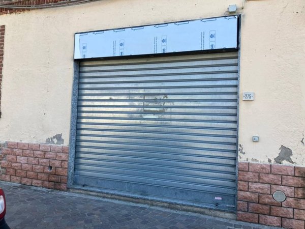 negozio in vendita a Caronno Pertusella