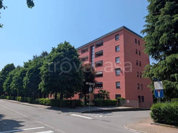 appartamento in vendita a Caronno Pertusella