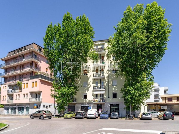 appartamento in vendita a Caronno Pertusella