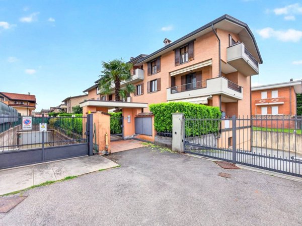 appartamento in vendita a Caronno Pertusella