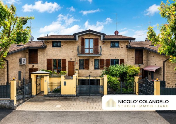 casa indipendente in vendita a Caronno Pertusella