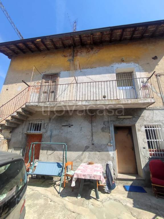 casa indipendente in vendita a Caronno Pertusella