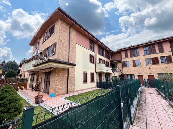 appartamento in vendita a Caronno Pertusella