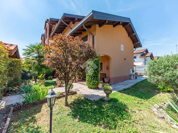 casa indipendente in vendita a Caronno Pertusella