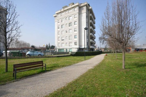 appartamento in vendita a Caronno Pertusella