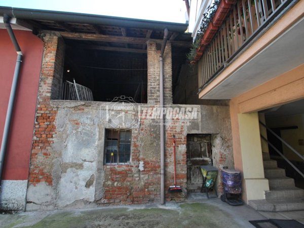 casale in vendita a Caronno Pertusella