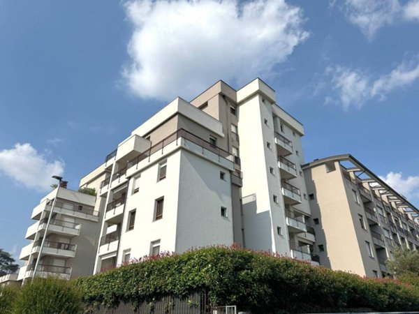 appartamento in vendita a Caronno Pertusella