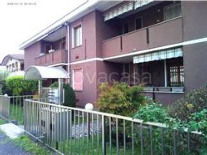 locale commerciale in vendita a Caronno Pertusella