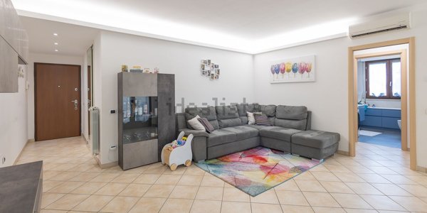 appartamento in vendita a Caronno Pertusella