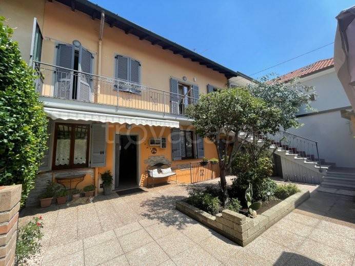 casa indipendente in vendita a Caronno Pertusella
