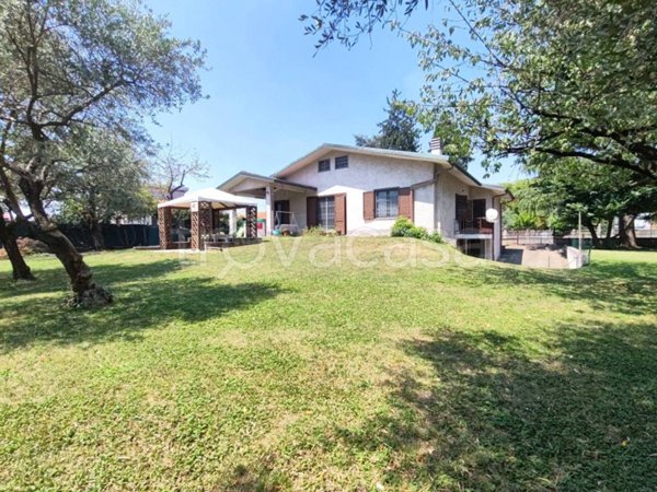 casa indipendente in vendita a Caronno Pertusella
