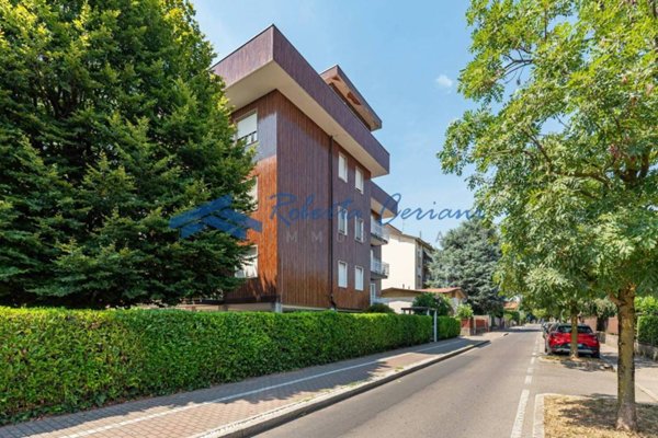 appartamento in vendita a Caronno Pertusella