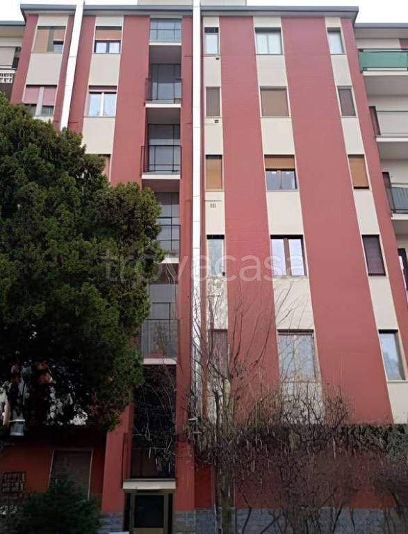 appartamento in vendita a Caronno Pertusella