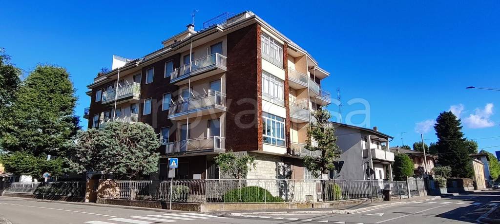 appartamento in vendita a Caronno Pertusella