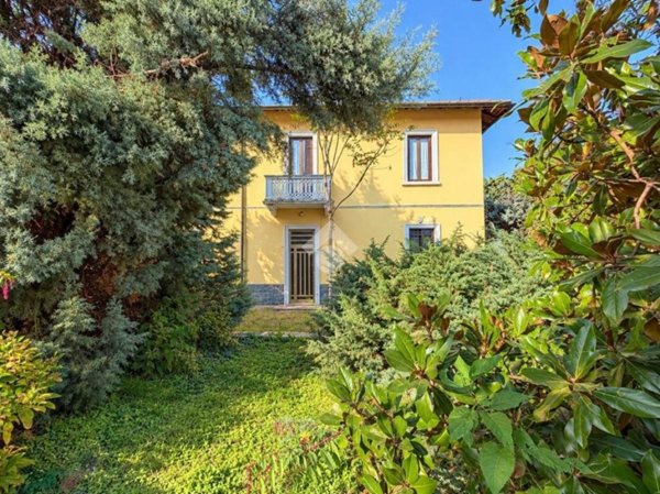 casa indipendente in vendita a Caronno Pertusella