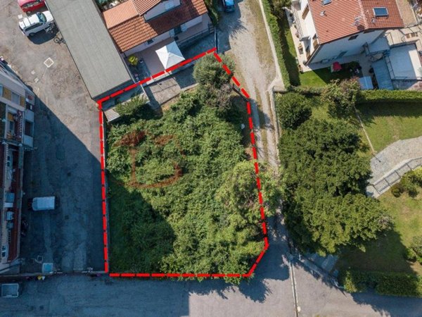 terreno edificabile in vendita a Caronno Varesino