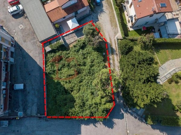 terreno edificabile in vendita a Caronno Varesino