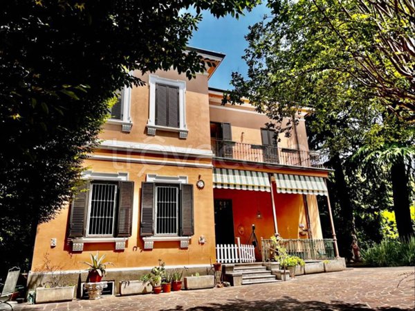 casa indipendente in vendita a Caronno Varesino