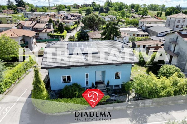 casa indipendente in vendita a Caronno Varesino
