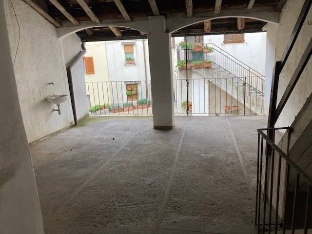 casa indipendente in vendita a Caronno Varesino