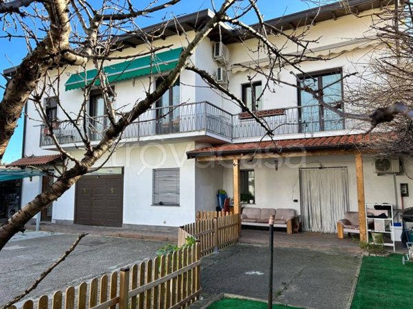 casa indipendente in vendita a Caronno Varesino