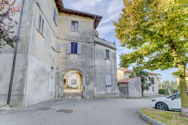 appartamento in vendita a Caronno Varesino