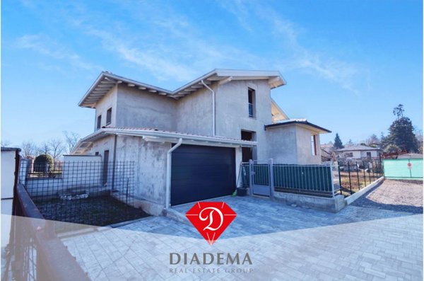 casa indipendente in vendita a Caronno Varesino in zona Stribiana