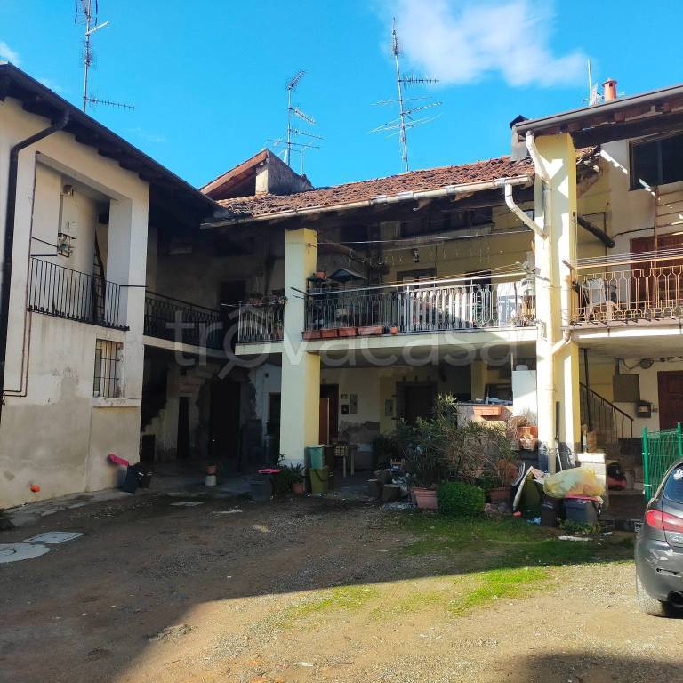 appartamento in vendita a Caronno Varesino