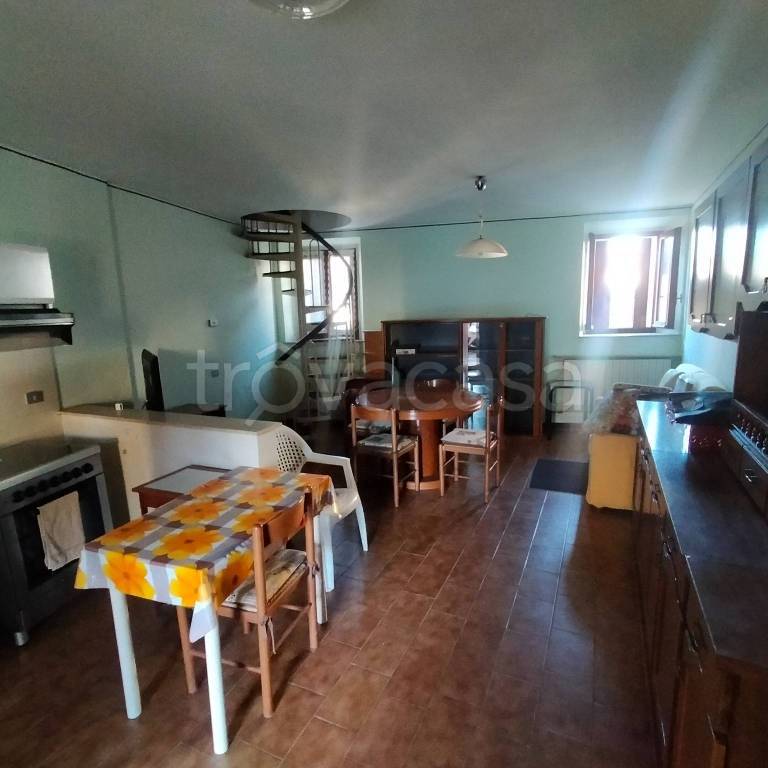 appartamento in vendita a Caronno Varesino