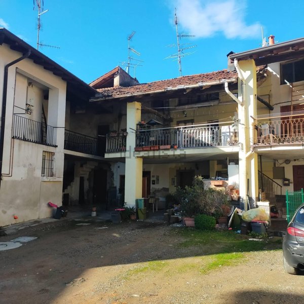 appartamento in vendita a Caronno Varesino