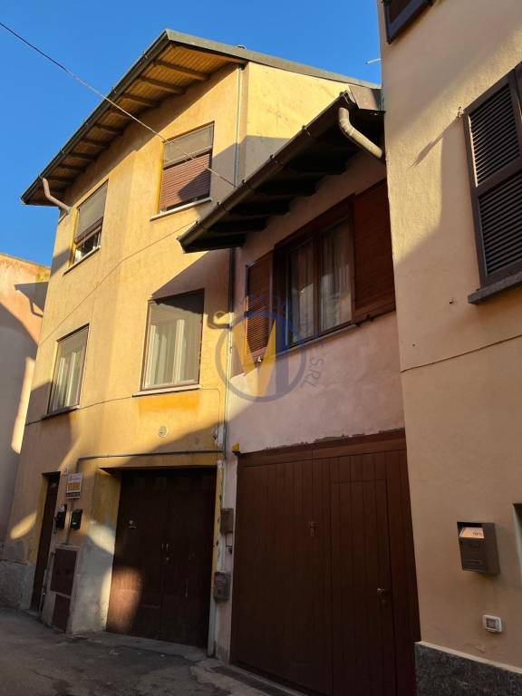 appartamento in vendita a Caronno Varesino