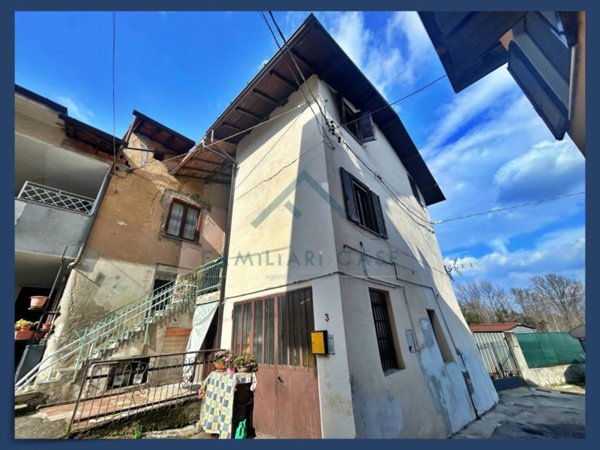 casa indipendente in vendita a Caronno Varesino