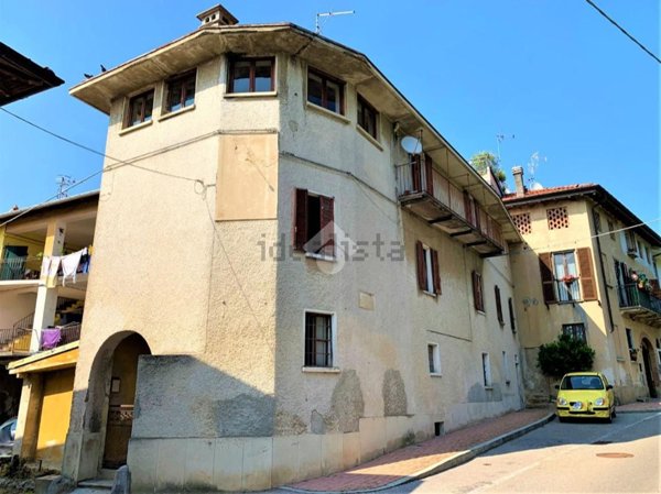 pentavano in vendita a Caronno Varesino