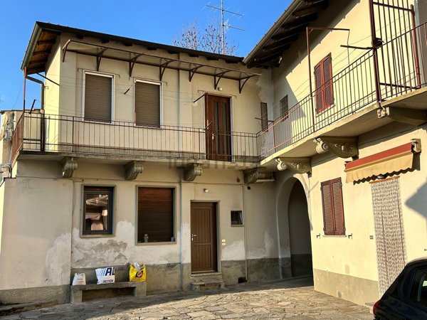 appartamento in vendita a Caronno Varesino