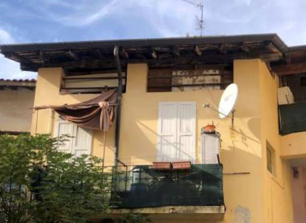 appartamento in vendita a Caronno Varesino
