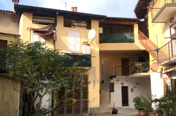 appartamento in vendita a Caronno Varesino