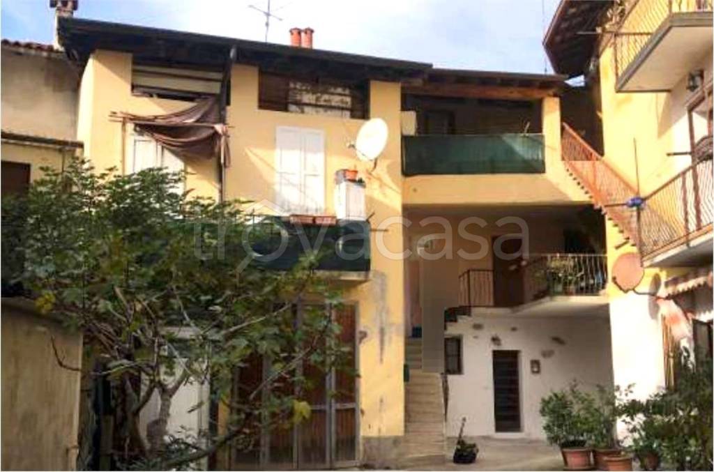 appartamento in vendita a Caronno Varesino