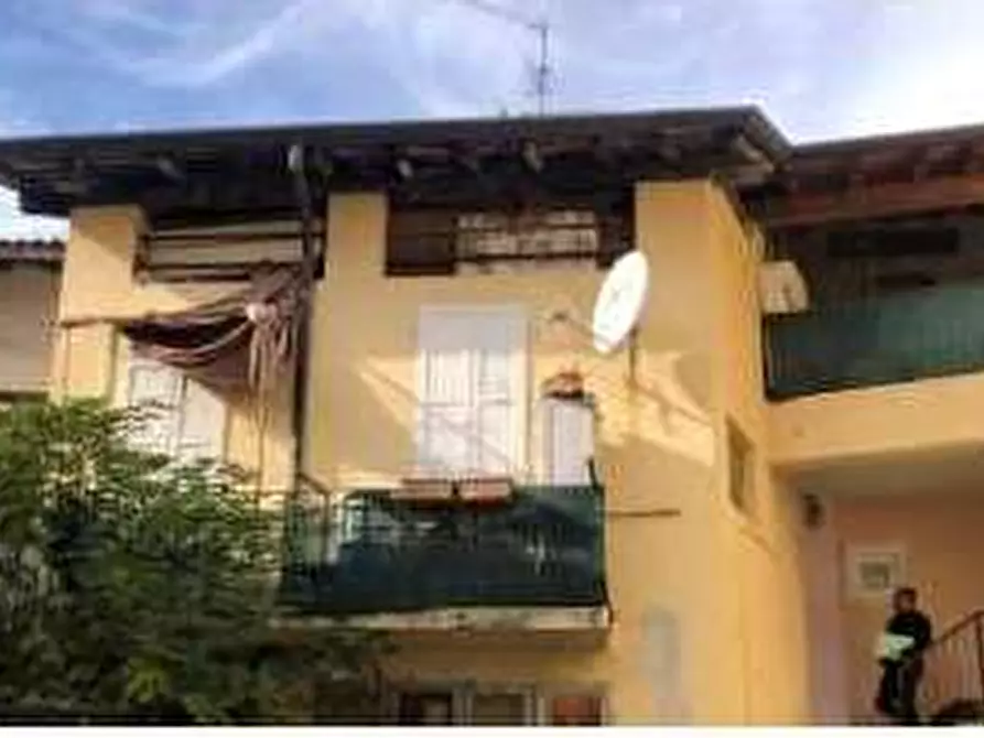 appartamento in vendita a Caronno Varesino