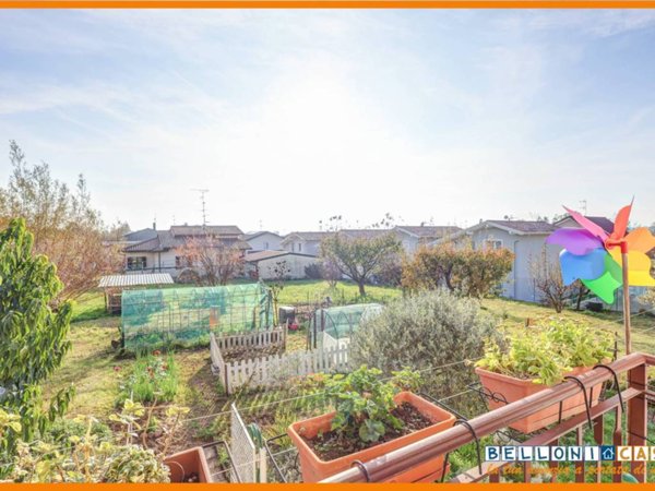 casa indipendente in vendita a Caronno Varesino
