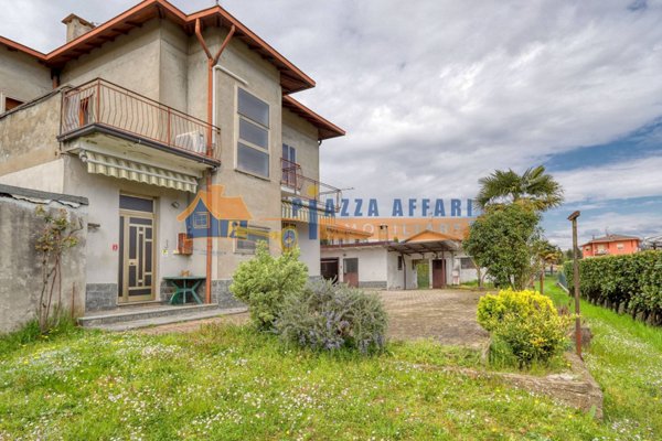 casa indipendente in vendita a Caronno Varesino