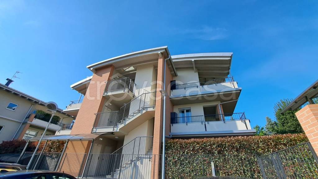 appartamento in vendita a Caronno Varesino