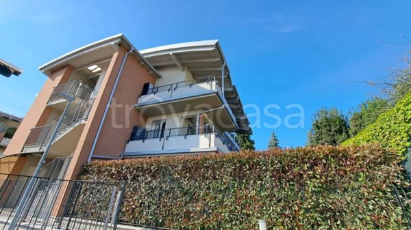 appartamento in vendita a Caronno Varesino