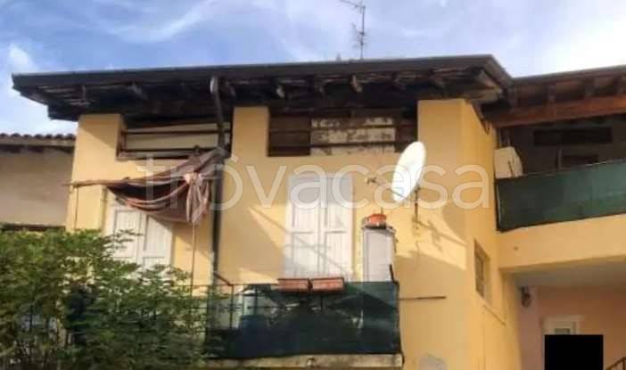 appartamento in vendita a Caronno Varesino