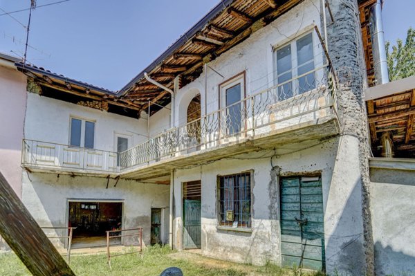 appartamento in vendita a Caronno Varesino